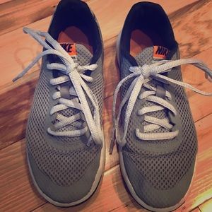 Boys Nike size 4yw Flex Experience RNS
